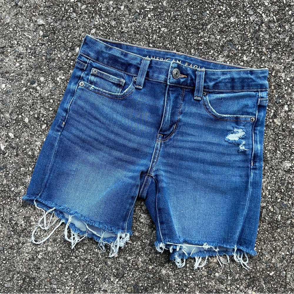 American Eagle Outfitters “The Dream Jean” Midi Blue Distressed Denim Shorts 4